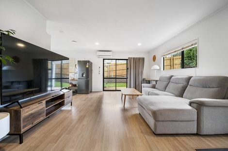 Photo of property in 2/109 Target Road, Totara Vale, Auckland, 0629