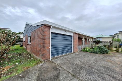 Photo of property in 1/73 Royal View Road, Te Atatu South, Auckland, 0610