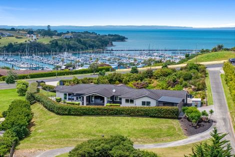 Photo of property in 60 Roberts Road, Matakatia, Whangaparaoa, 0930