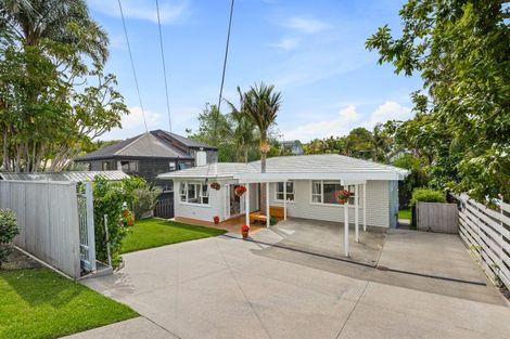 Photo of property in 2/71 Saddleback Rise, Murrays Bay, Auckland, 0630