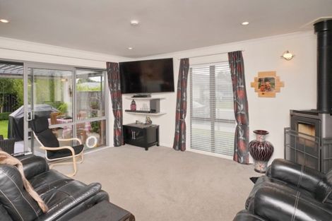Photo of property in 16 Franklin Drive, Rangiora, 7400