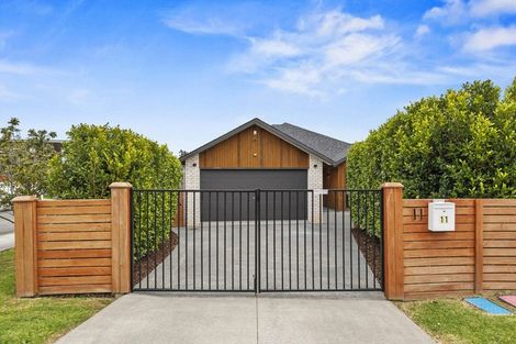 Photo of property in 11 Kahu Close, Orewa, 0931