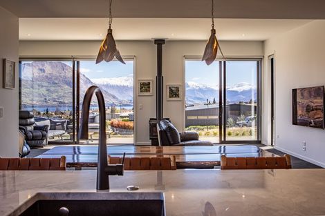 Photo of property in 31 Kirimoko Crescent, Wanaka, 9305