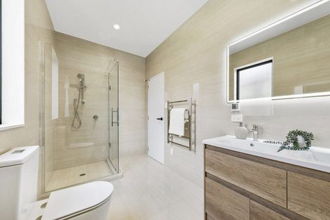 Photo of property in 63 Mcindoe Road, Kumeu, 0810
