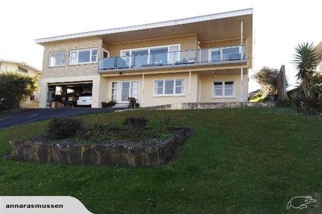 Photo of property in 17 Martin Crescent, Northcote, Auckland, 0627