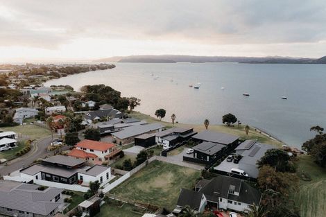 Photo of property in 10 Aarts Place, One Tree Point, 0118