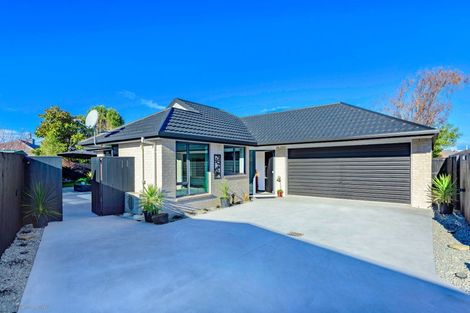 Photo of property in 2/32 Anglesea Avenue, Parklands, Christchurch, 8083