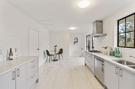 Photo of property in 7 Glen Vista Place, Bayview, Auckland, 0629