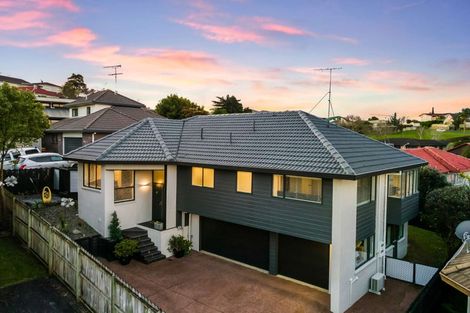 Photo of property in 2/100 Gosford Drive, Botany Downs, Auckland, 2010