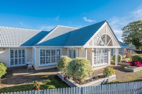 Photo of property in 1 Maple Lane, Waikanae, 5036