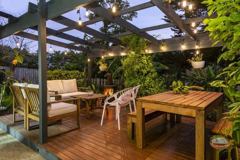 Photo of property in 12 Cheriton Road, Mellons Bay, Auckland, 2014
