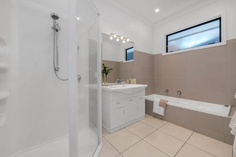 Photo of property in 2/32 Gills Road, Bucklands Beach, Auckland, 2014