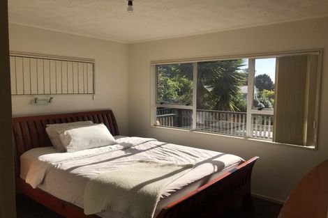 Photo of property in 1 Remus Place, Totara Vale, Auckland, 0629