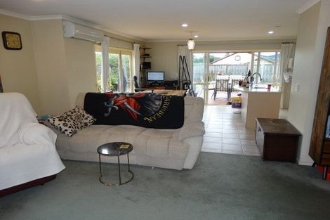 Photo of property in 13 Russett Grove, Henderson, Auckland, 0612