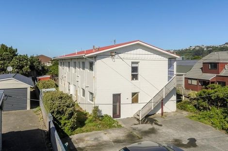 Photo of property in 105f4 Apu Crescent, Lyall Bay, Wellington, 6022