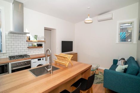 Photo of property in 197 Sutherland Road, Lyall Bay, Wellington, 6022