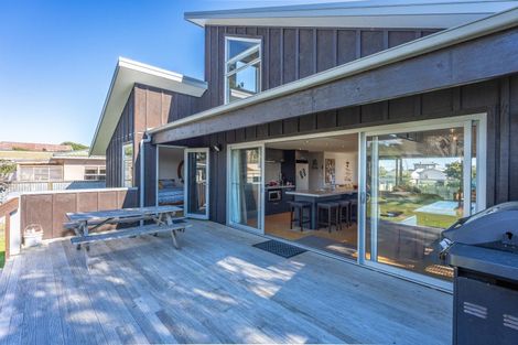 Photo of property in 8 Rodney Avenue, Te Horo Beach, Otaki, 5581