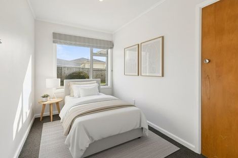 Photo of property in 86 Ruskin Road, Newlands, Wellington, 6037
