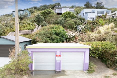 Photo of property in 63 Sea View Road, Baylys Beach, 0377