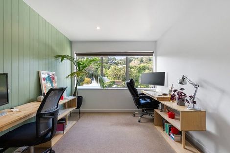 Photo of property in 9 Tiketike Way, Brooklyn, Wellington, 6021