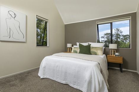 Photo of property in 33 Waipuia Place, Greenhithe, Auckland, 0632