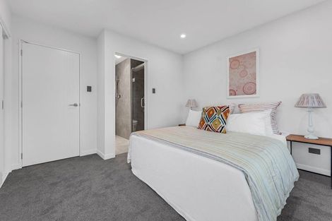 Photo of property in 98a Royal Road, Massey, Auckland, 0614