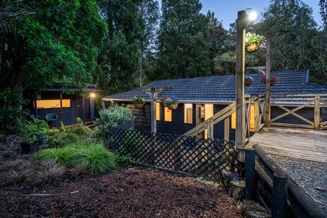 Photo of property in 2 Hiwihau Place, Glenfield, Auckland, 0629