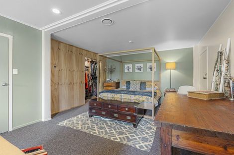 Photo of property in 15 Linda Street, Oakura, 4314