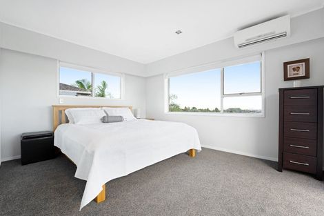 Photo of property in 52 Chelsea View Drive, Chatswood, Auckland, 0626