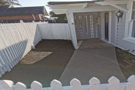 Photo of property in 141 Colwill Road, Massey, Auckland, 0614