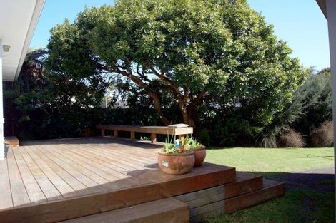 Photo of property in 54 Kervil Avenue, Te Atatu Peninsula, Auckland, 0610