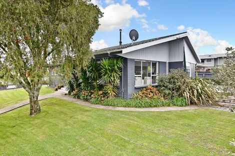 Photo of property in 1 Burwood Place, Silverdale, Hamilton, 3216