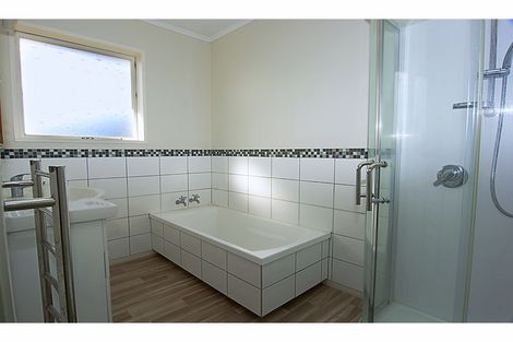 Photo of property in 53 Sandspit Road, Waiuku, 2123