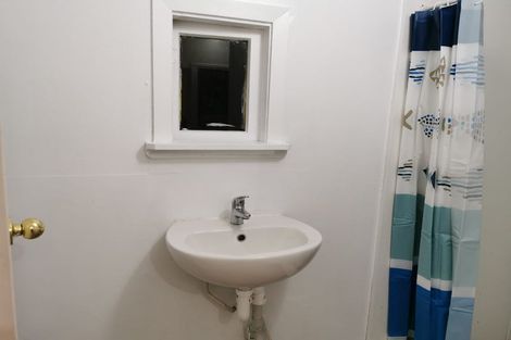 Photo of property in 88 Newlands Road, Newlands, Wellington, 6037