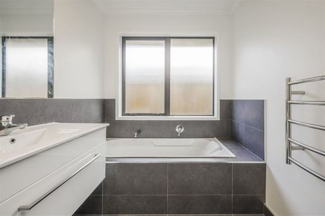 Photo of property in 5 Matawai Puna Drive, Pukekohe, 2120