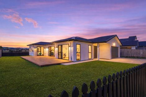 Photo of property in 39 Mcindoe Road, Kumeu, 0810