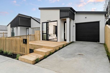 Photo of property in 18 Papai Lane, Massey, Auckland, 0614