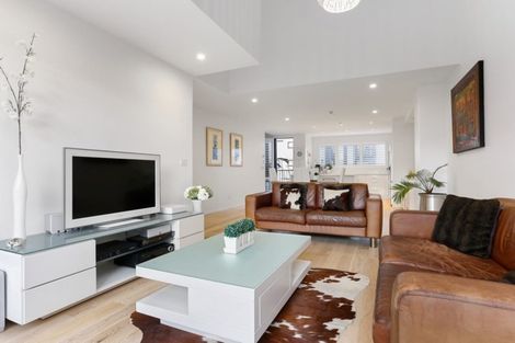 Photo of property in 84 Hobsonville Point Road, Hobsonville, Auckland, 0616