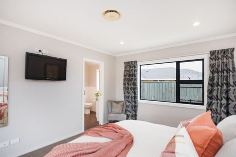 Photo of property in 49 Balrickard Way, Milson, Palmerston North, 4414