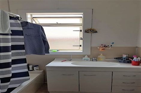 Photo of property in 15 Grande Vue Road, Papatoetoe, Auckland, 2025