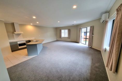 Photo of property in 11 Sunvista Avenue, Oteha, Auckland, 0632