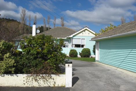 Photo of property in 5 Gibbs Crescent, Wainuiomata, Lower Hutt, 5014