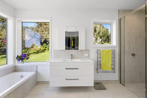 Photo of property in 130 Cross Road, Lepperton, New Plymouth, 4373