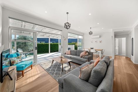 Photo of property in 32 Burgundy Drive, Martinborough, 5711