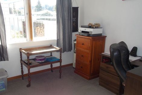 Photo of property in 16 Ongo Road, Hunterville, 4730