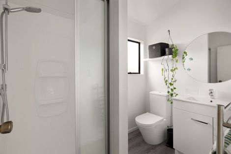 Photo of property in 80b Aviemore Drive, Highland Park, Auckland, 2010
