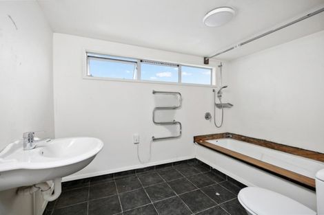 Photo of property in 393 Devonport Road, Tauranga South, Tauranga, 3112