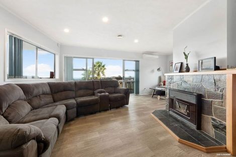 Photo of property in 464 Don Buck Road, Massey, Auckland, 0614