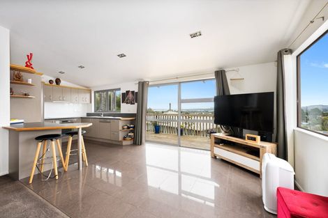Photo of property in 1 Cron Avenue, Te Atatu South, Auckland, 0610