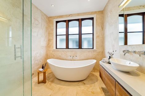Photo of property in 8 Central Terrace, Kelburn, Wellington, 6012